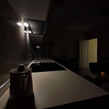 Quiet, Cozy, Luminous ティラナ