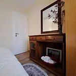 Quiet, Cozy, Luminous 地拉那