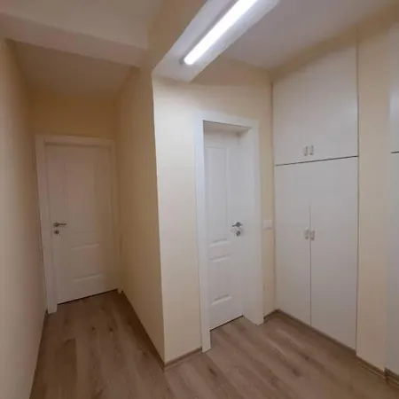 Quiet, Cozy, Luminous Apartment Tirana